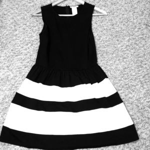 Black and White Sleeveless Dress🔳🔲